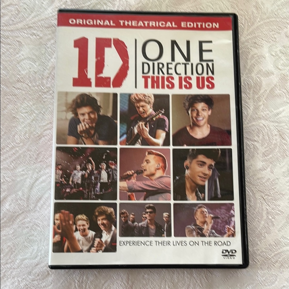 1D Red and White Portable DVD Player for On-the-Go Entertainment